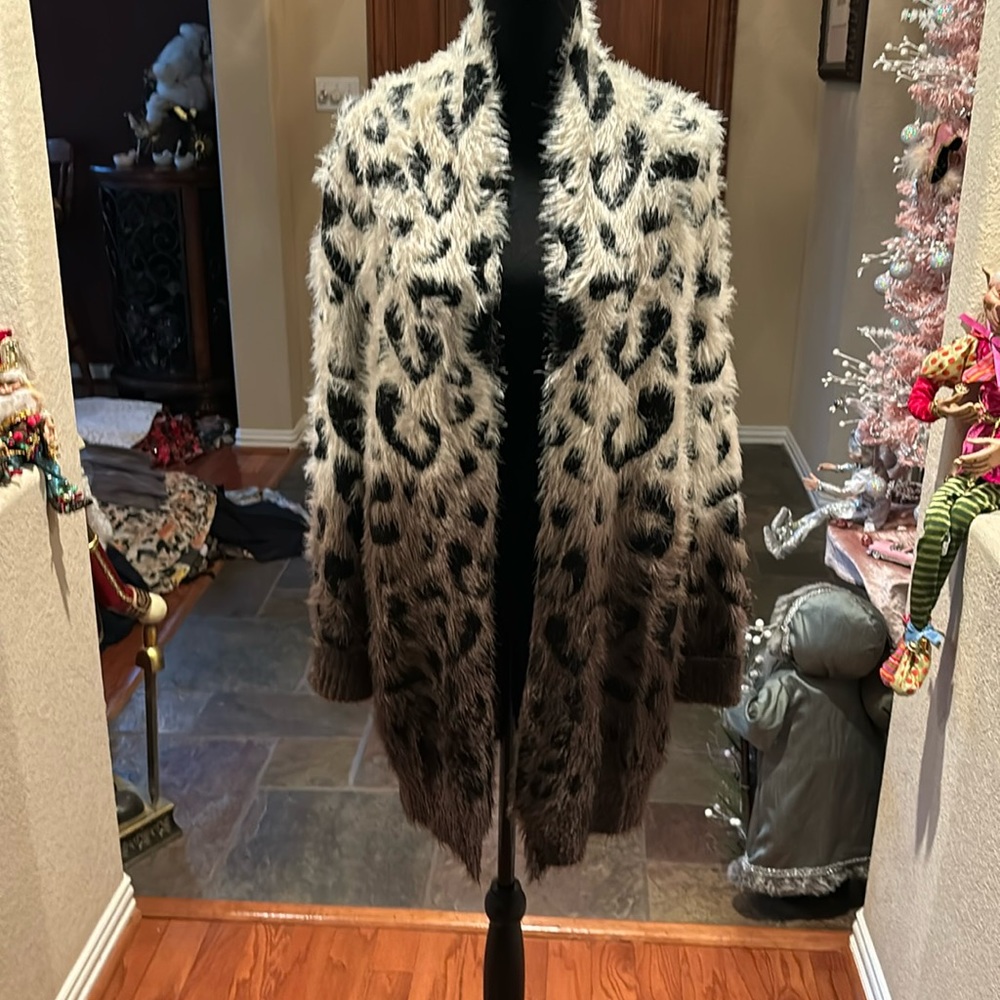 Fabulous Leopard Print Cardigan Sweater. Size M/L. NWT